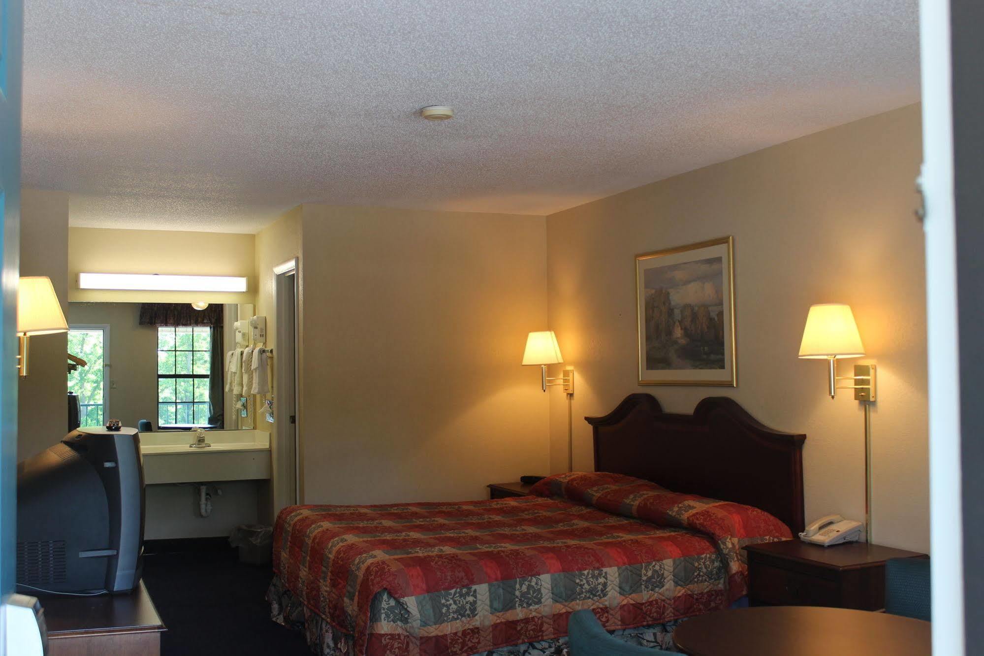 Deer Acres Inn Монро Екстер'єр фото