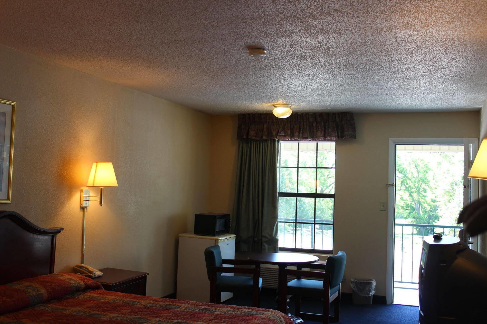 Deer Acres Inn Монро Екстер'єр фото
